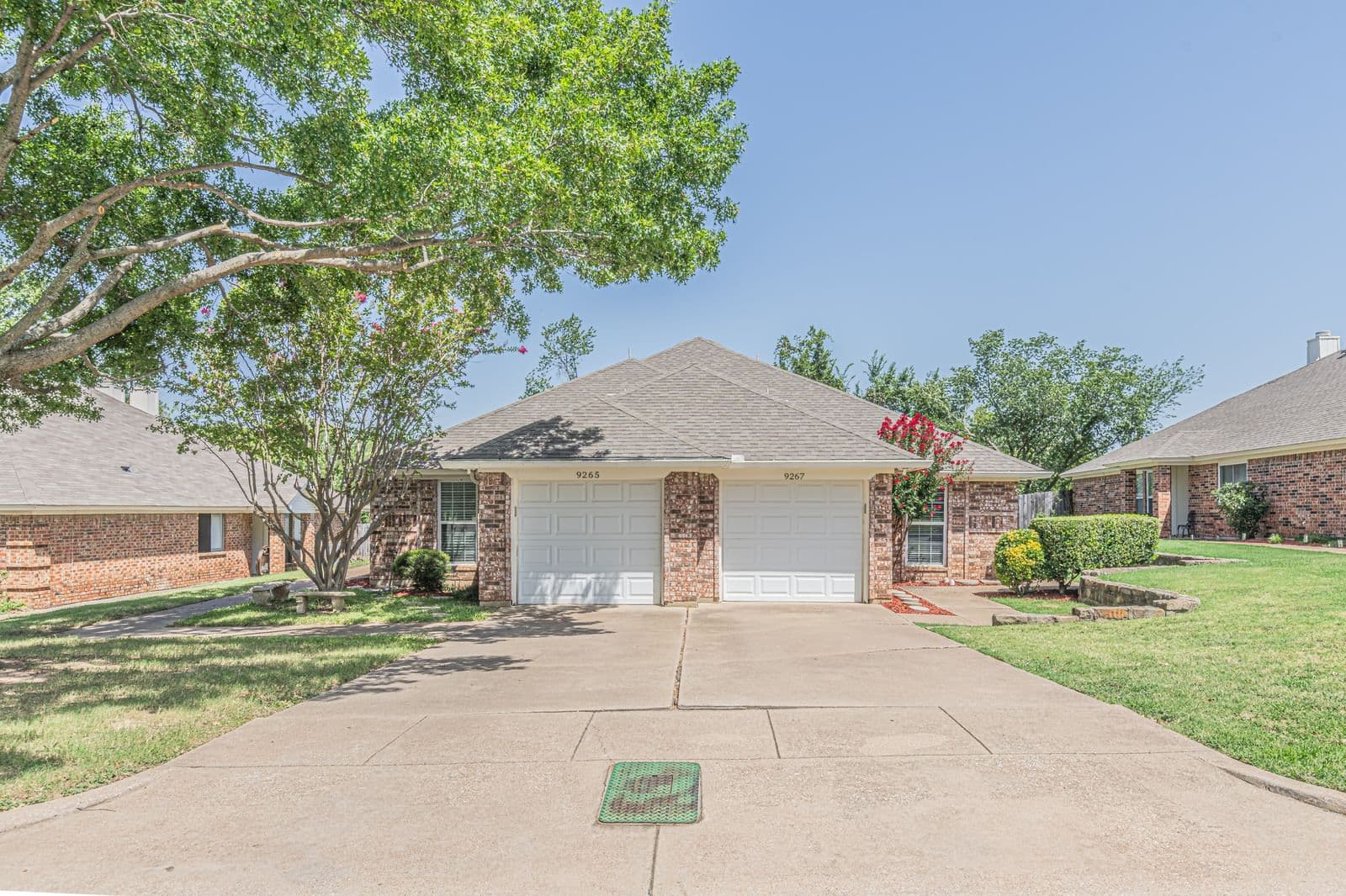 9265 & 9267 Meandering Drive - Photo
