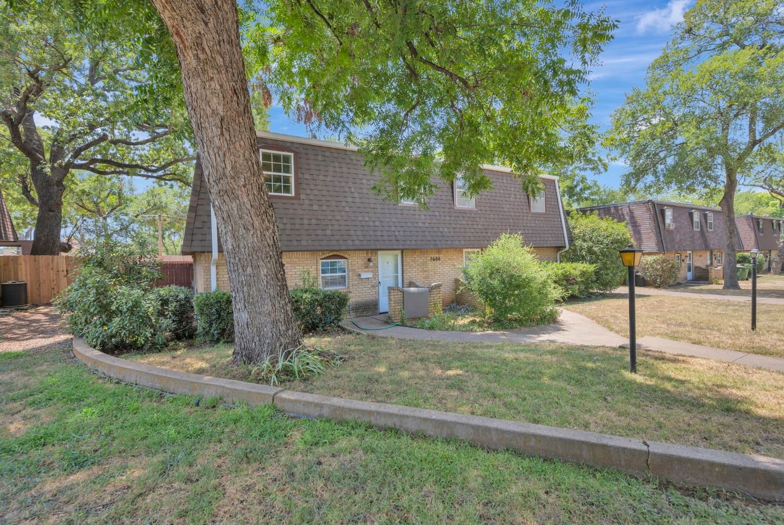 7608 Bridges Avenue - Photo 2
