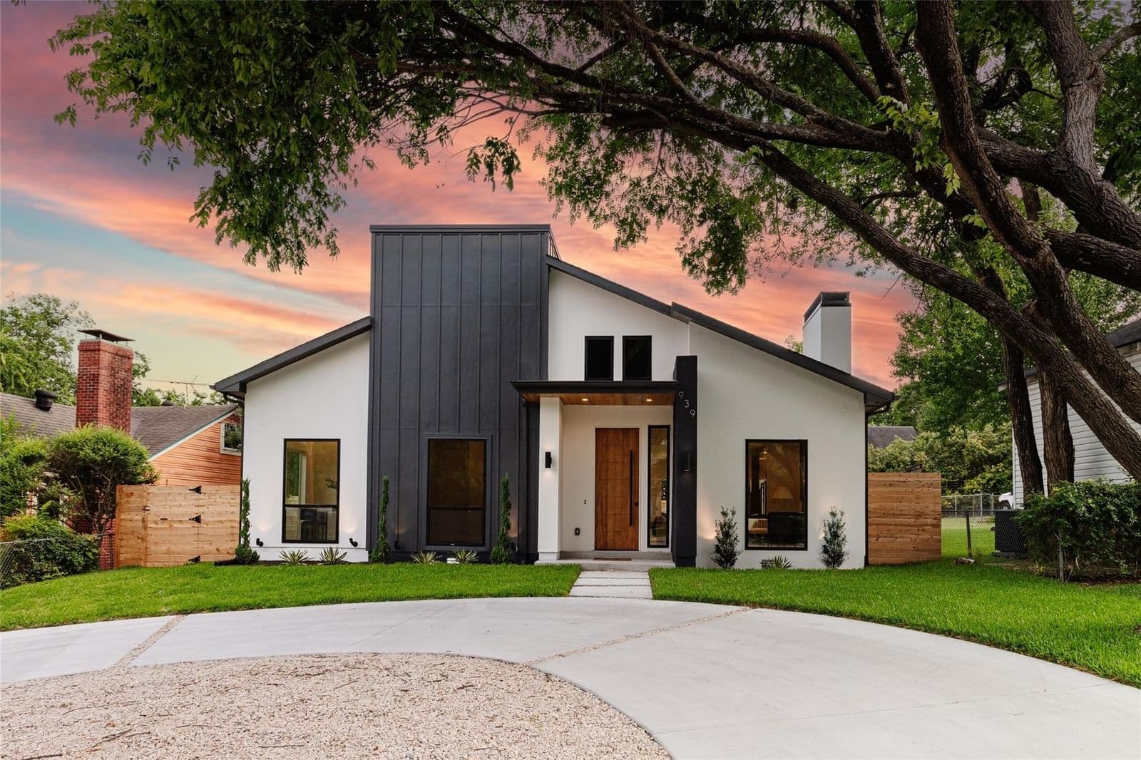 939 N Buckner Boulevard - Photo