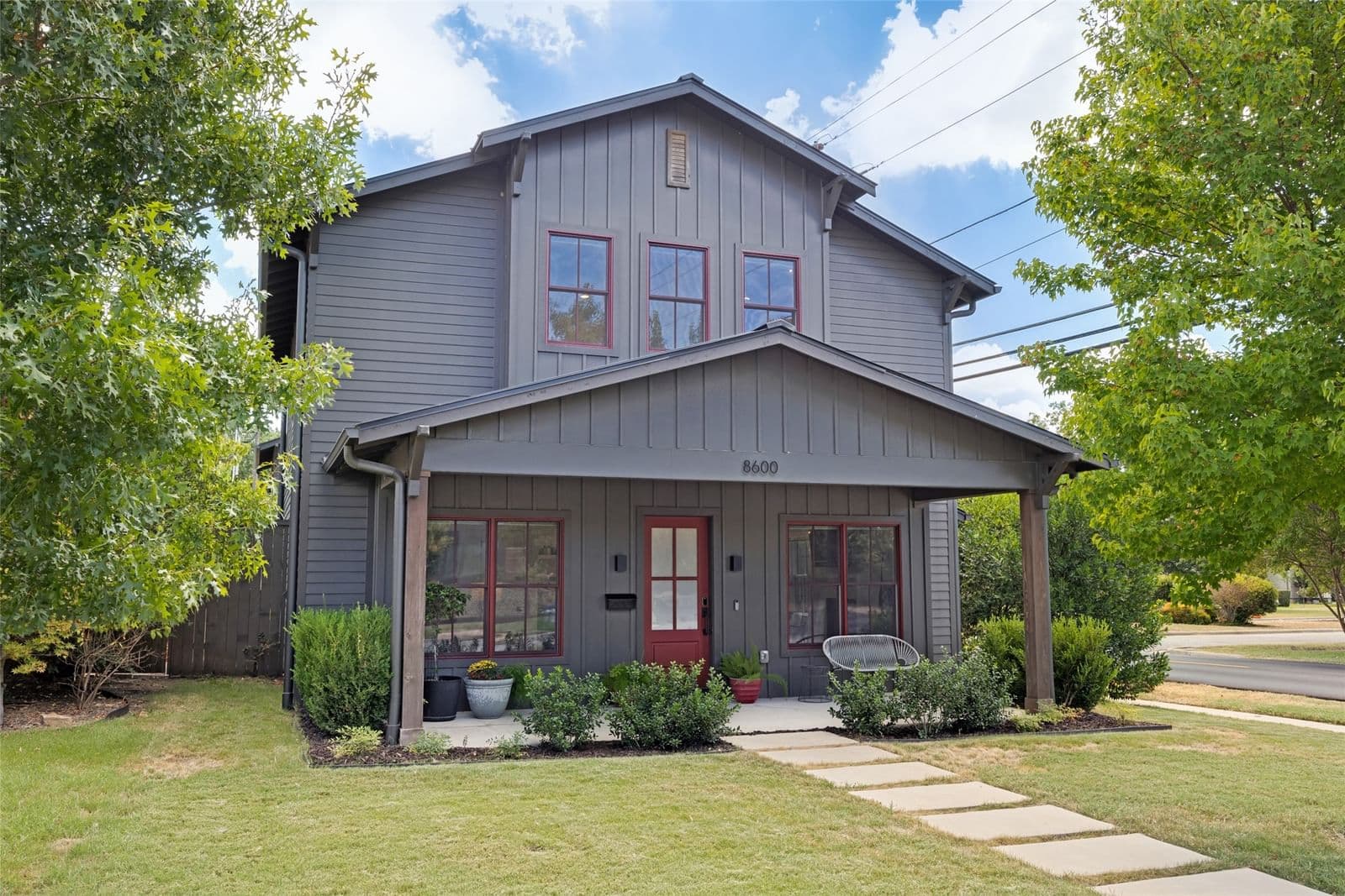 8600 Forest Hills Boulevard - Photo
