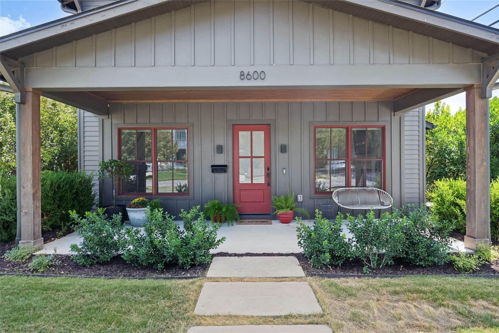 8600 Forest Hills Boulevard - Photo 2