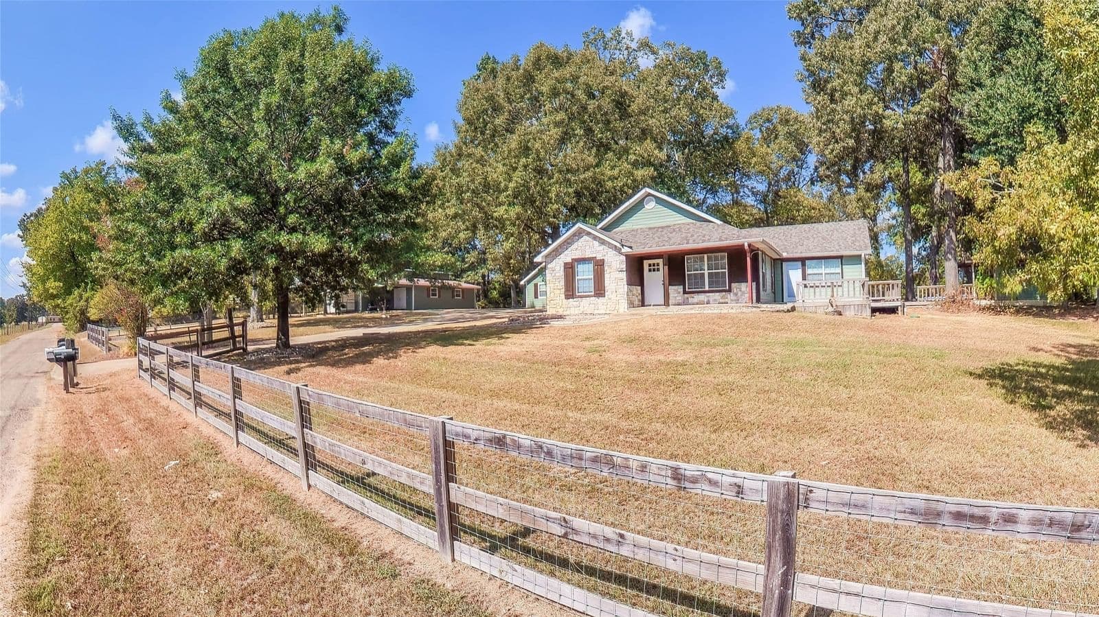 237 Lakeview Circle - Photo 3