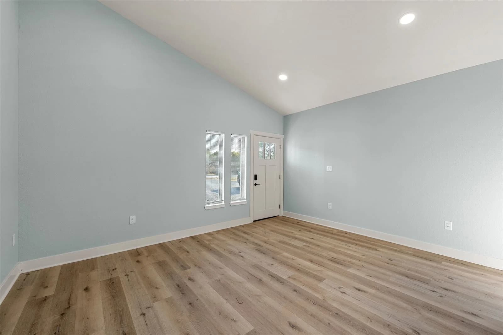 711 4th Street - Photo 3