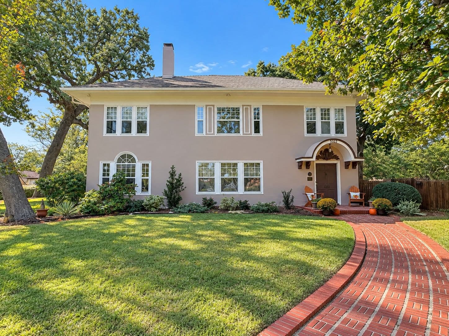 1023 W Oak Street - Photo