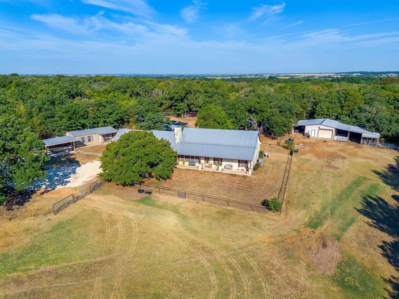 3305 E Fm 916 - Photo
