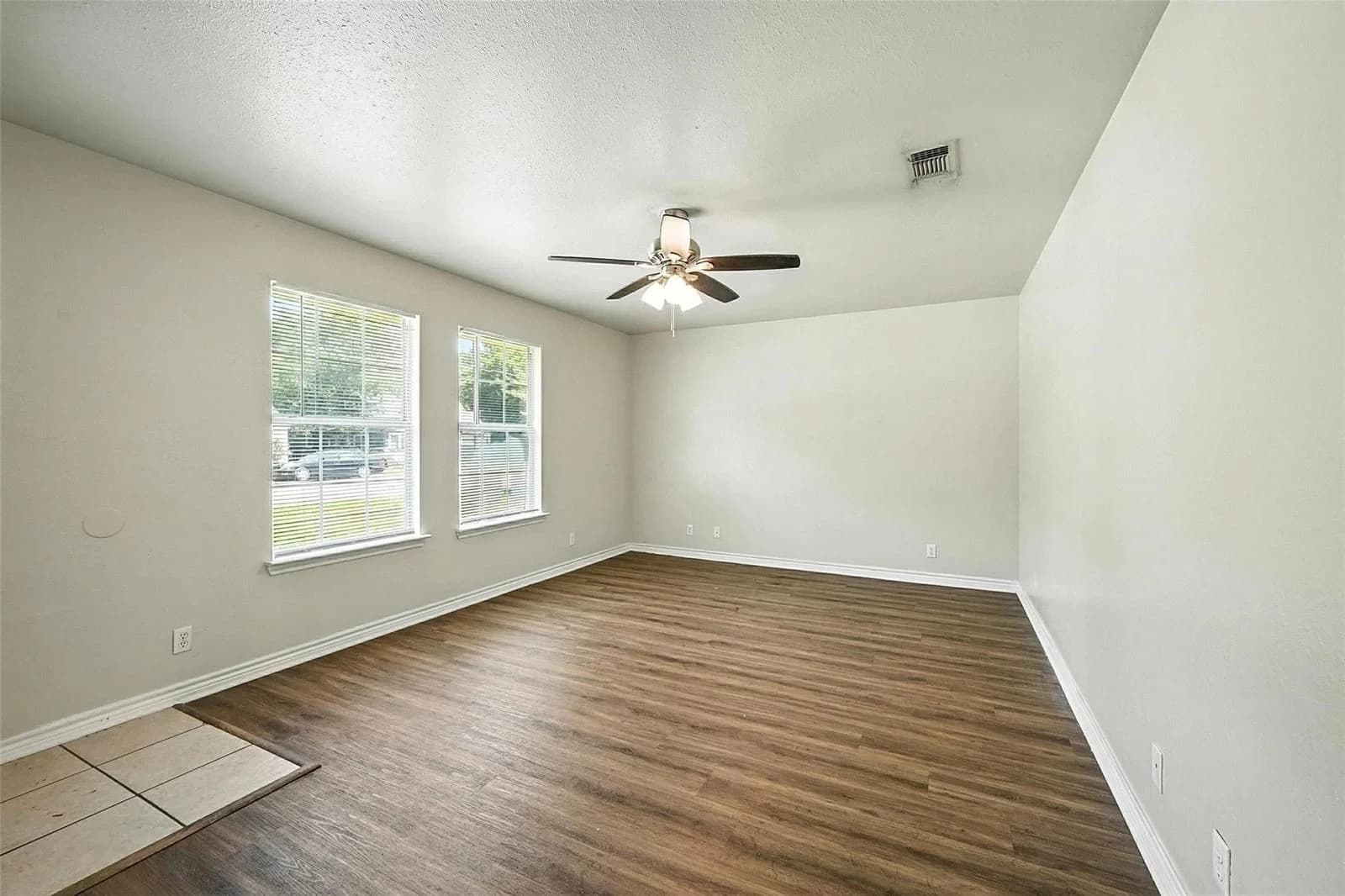 1328 S Travis Street 1326 - Photo 3