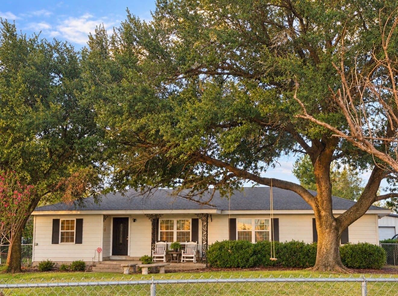 1818 State Highway 171 - Photo