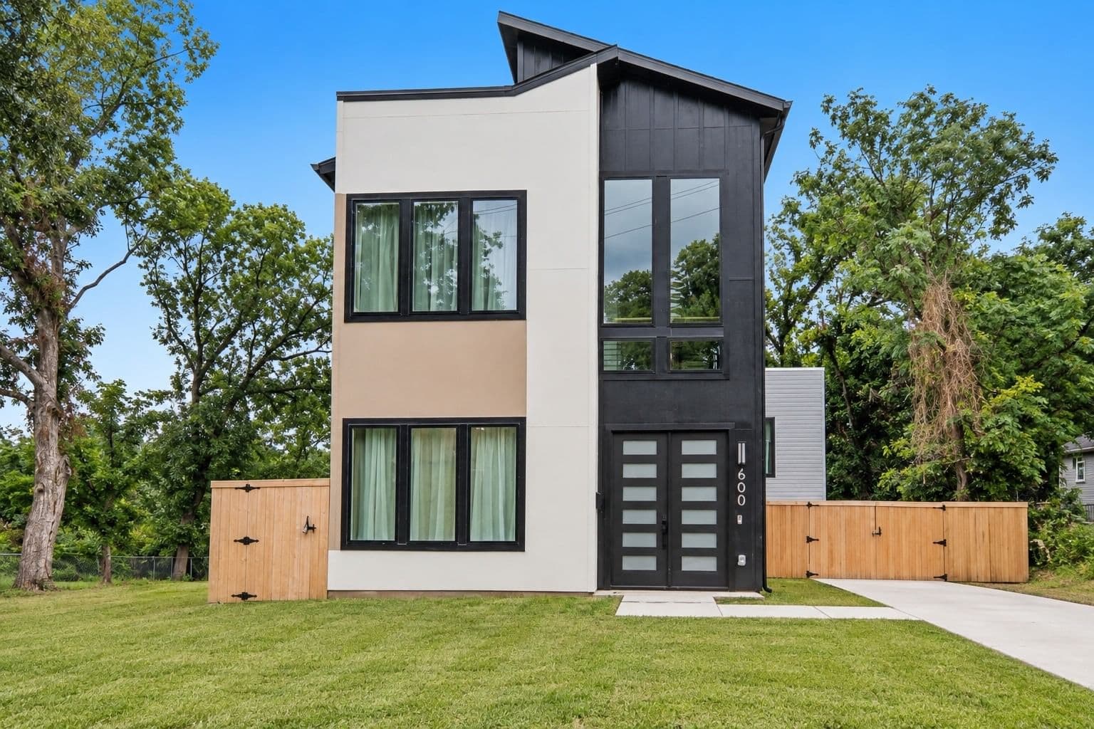 600 N Cliff Street - Photo