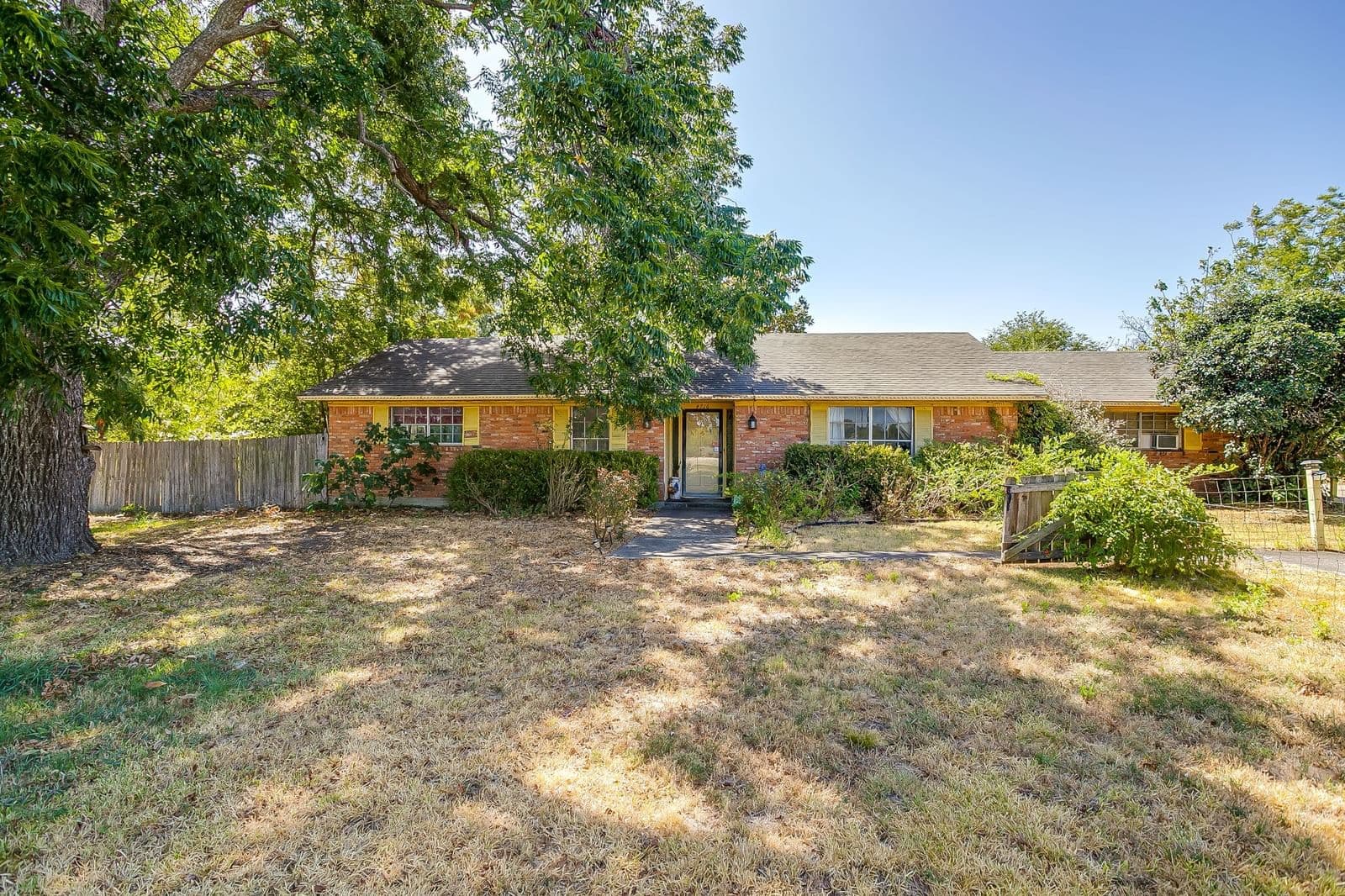 4716 E University Drive - Photo 2