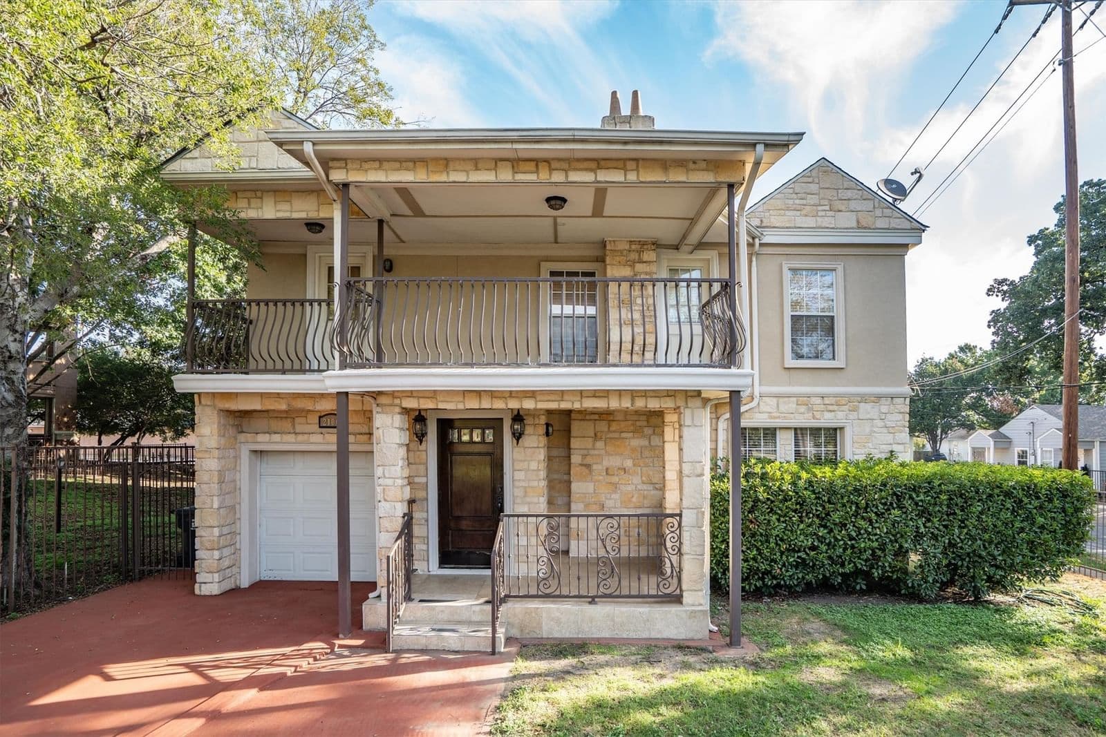 2100 Caddo Street - Photo 2
