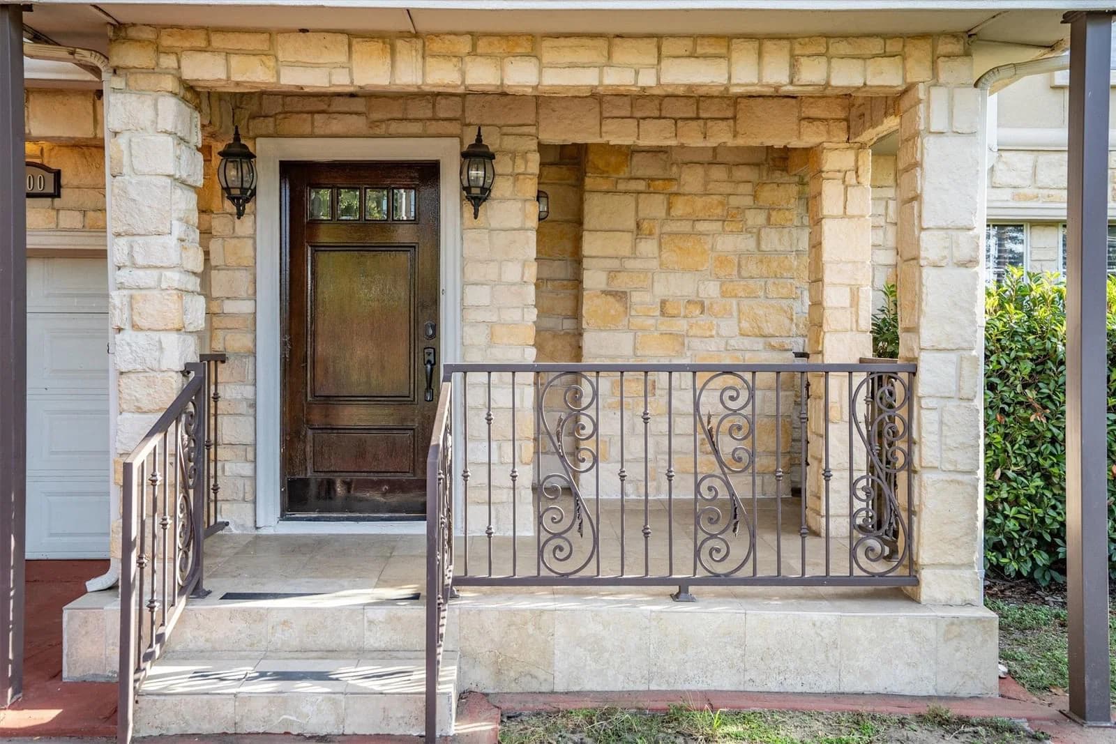 2100 Caddo Street - Photo 3
