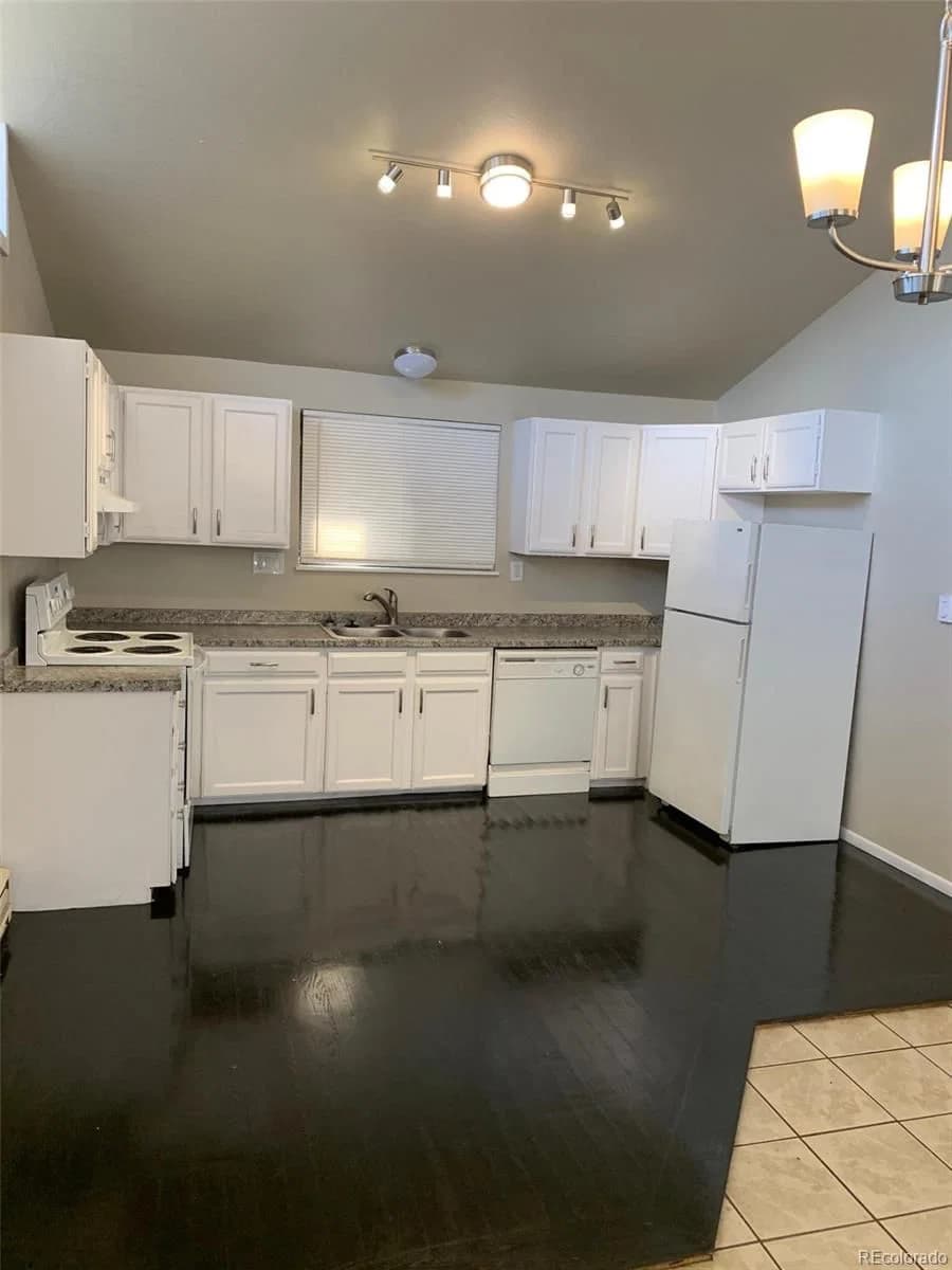 683 Clarion Drive - Photo 2