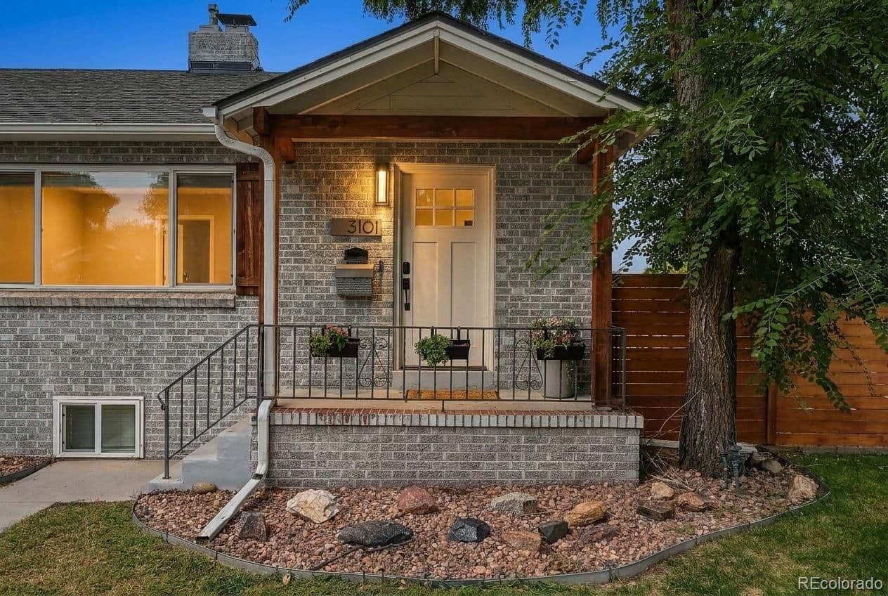 3101 Logan Street - Photo 2