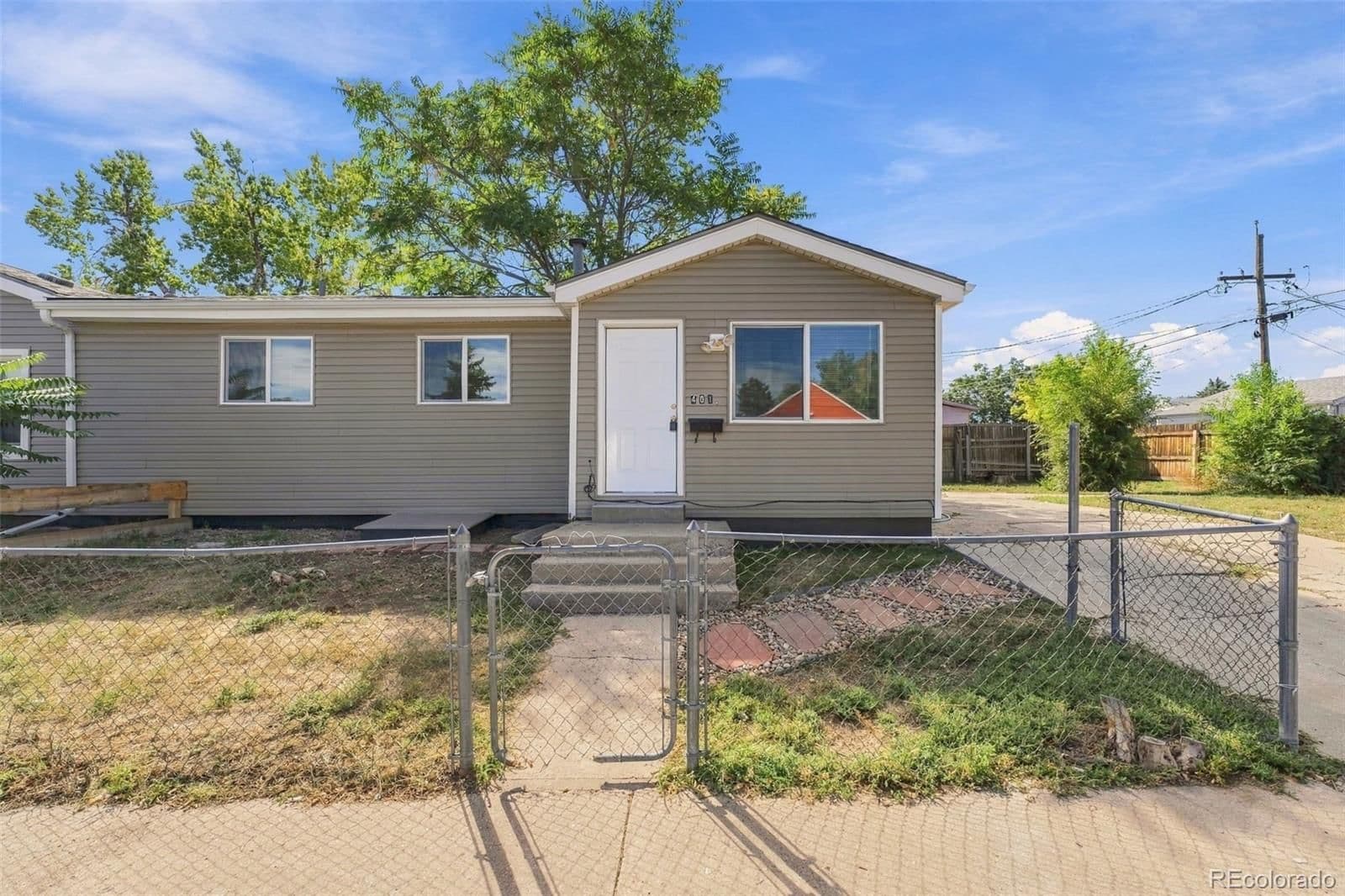 401 Raleigh Street - Photo 2