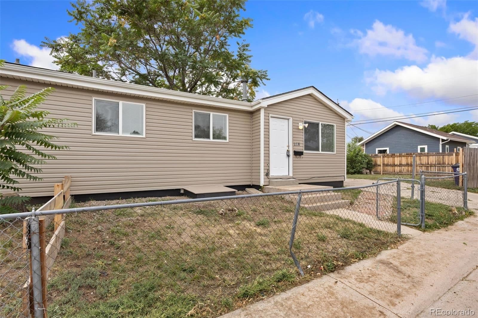 401 Raleigh Street - Photo 3