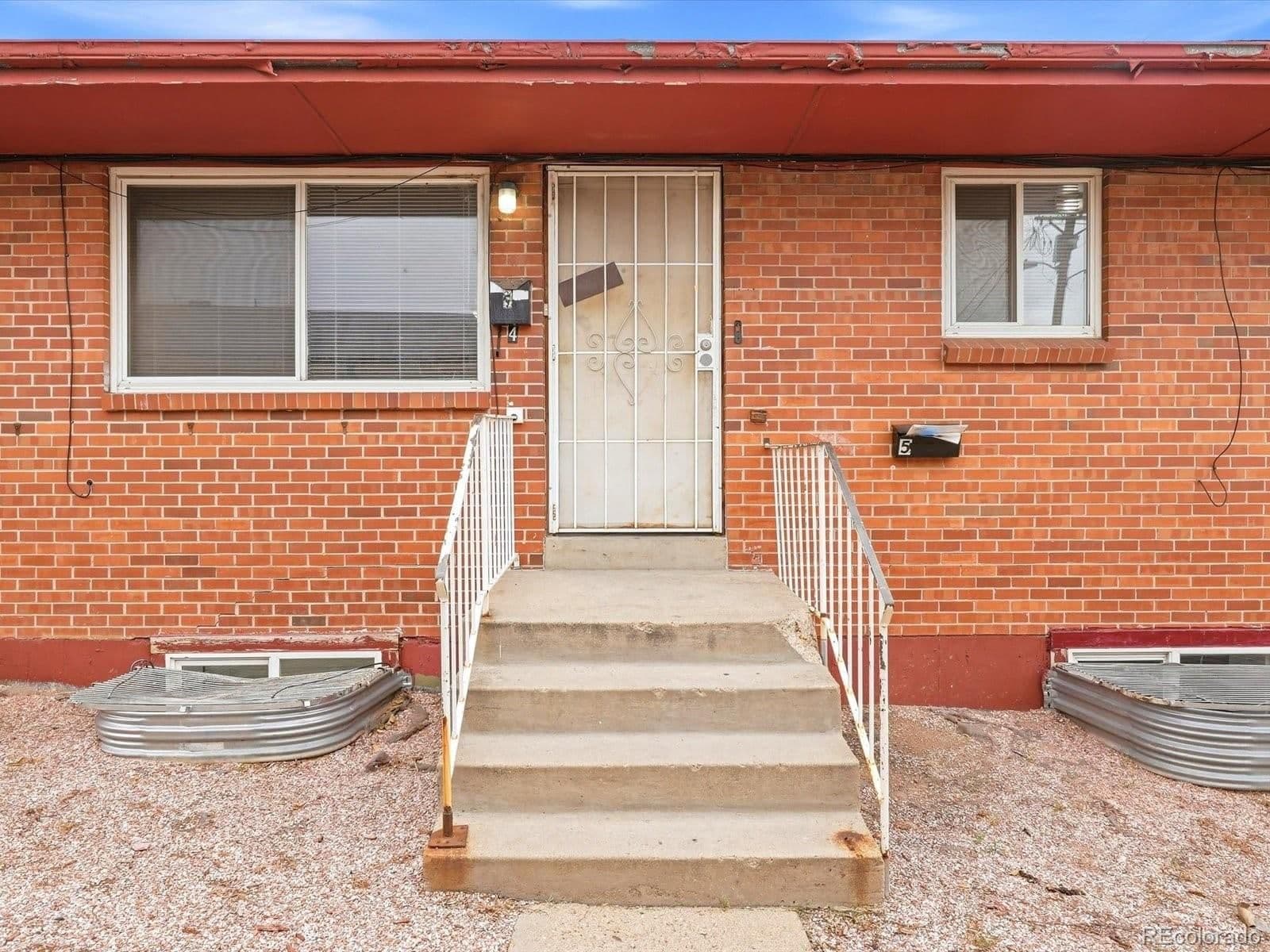 1735 Chester Street - Photo 2