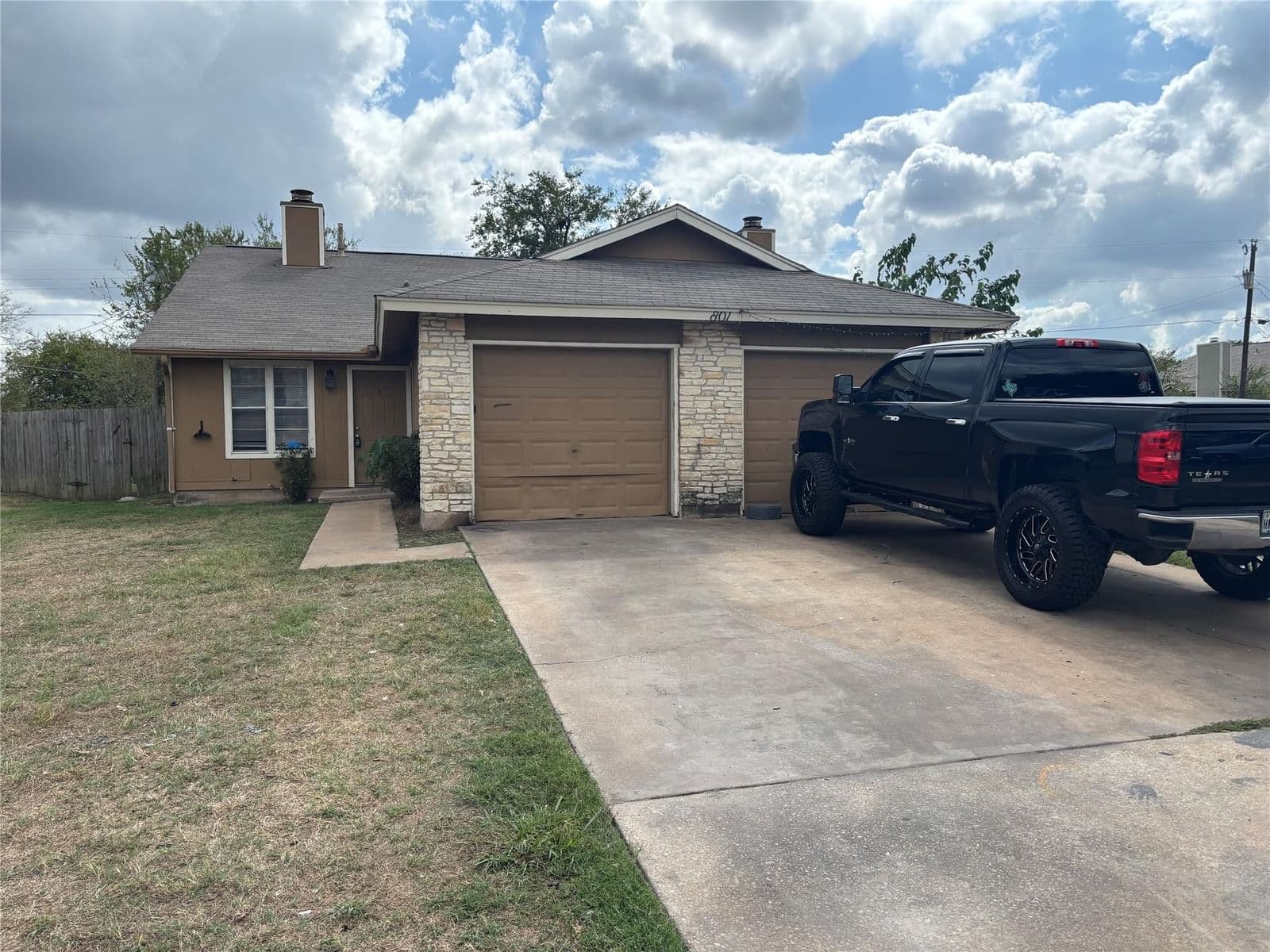 801  Country Aire Dr - Photo