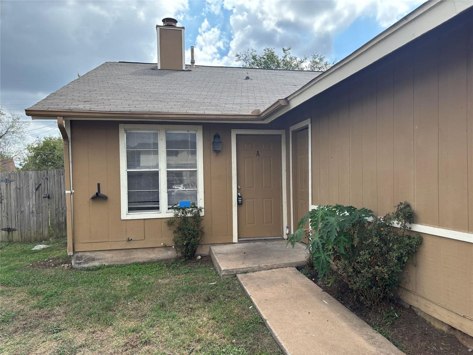 801  Country Aire Dr - Photo 2