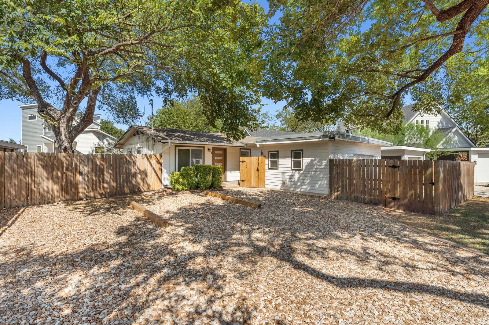 904  Plateau Circle - Photo
