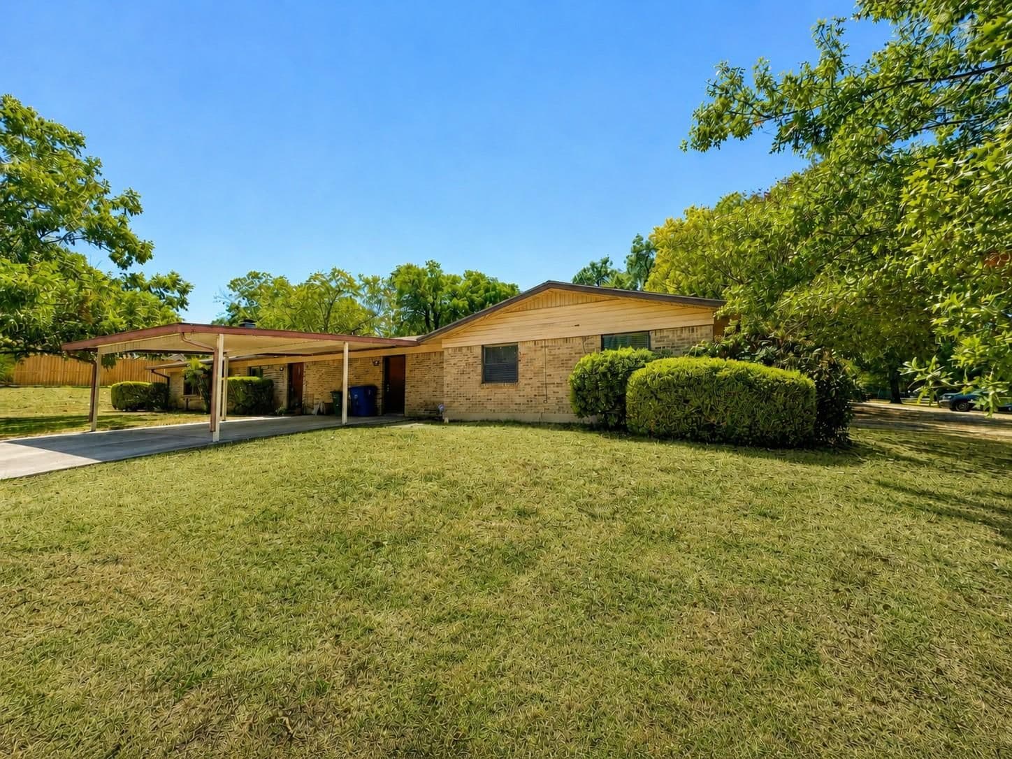601 E Covington Dr  #A & B - Photo