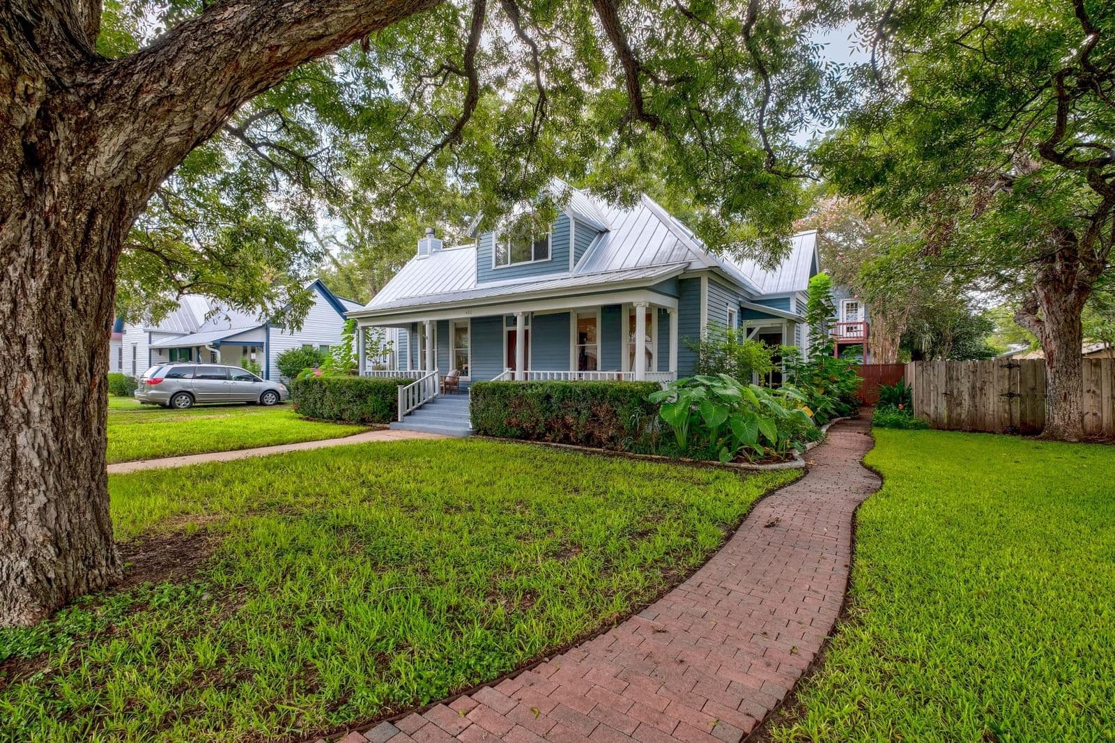 402  Hudgins St - Photo 2