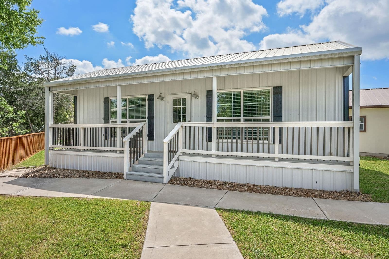 412  Leaning Oak Ln - Photo