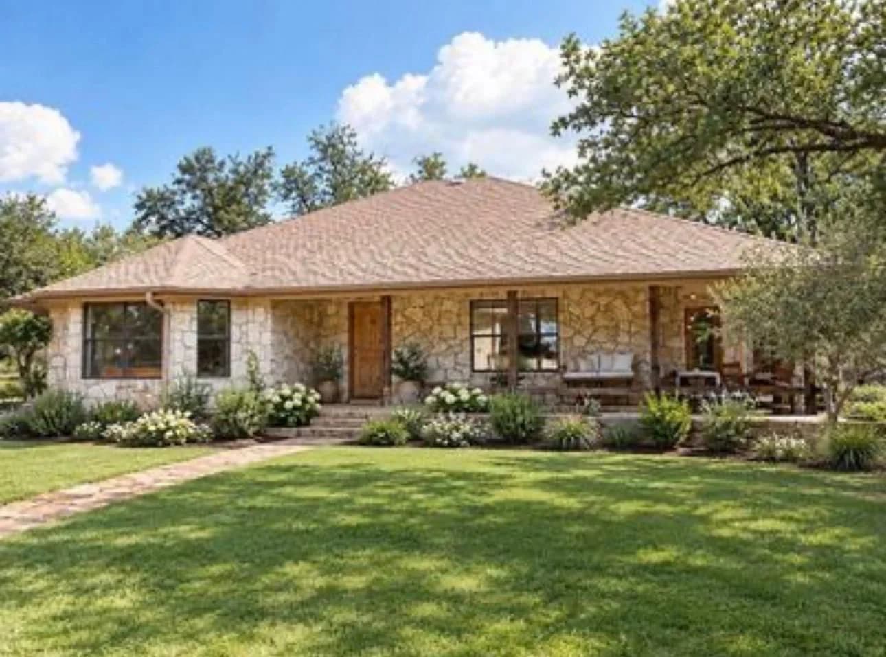 301  Lander Ln - Photo