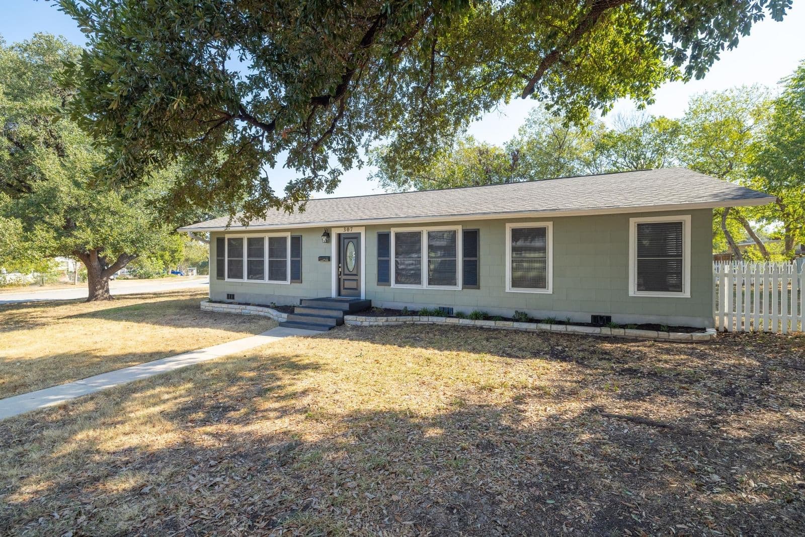 307 N Black St - Photo