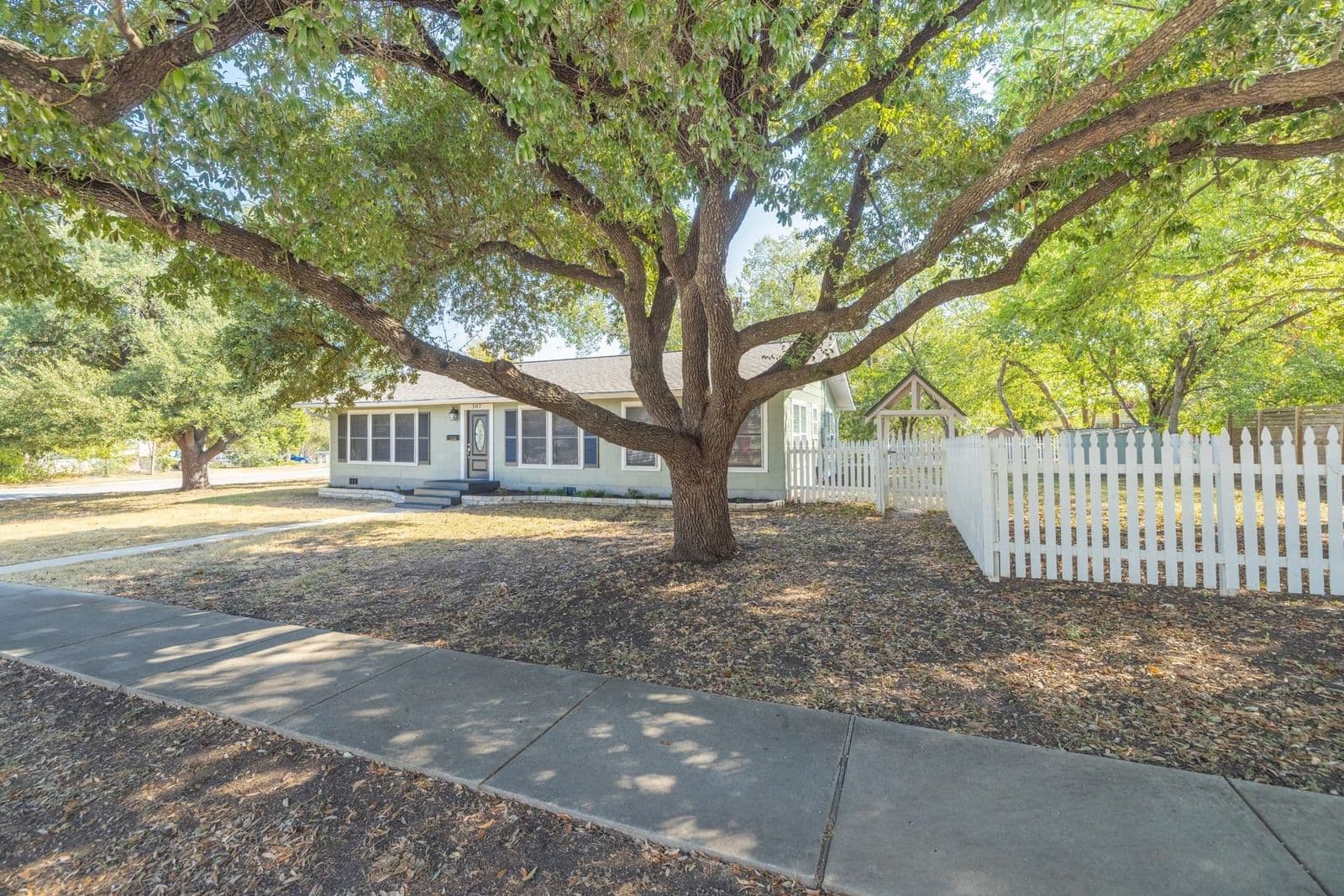 307 N Black St - Photo 2