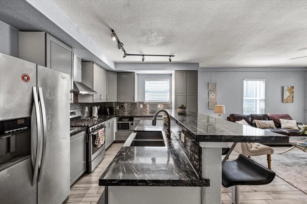 2710  Avenue P 1/2 - Photo 2