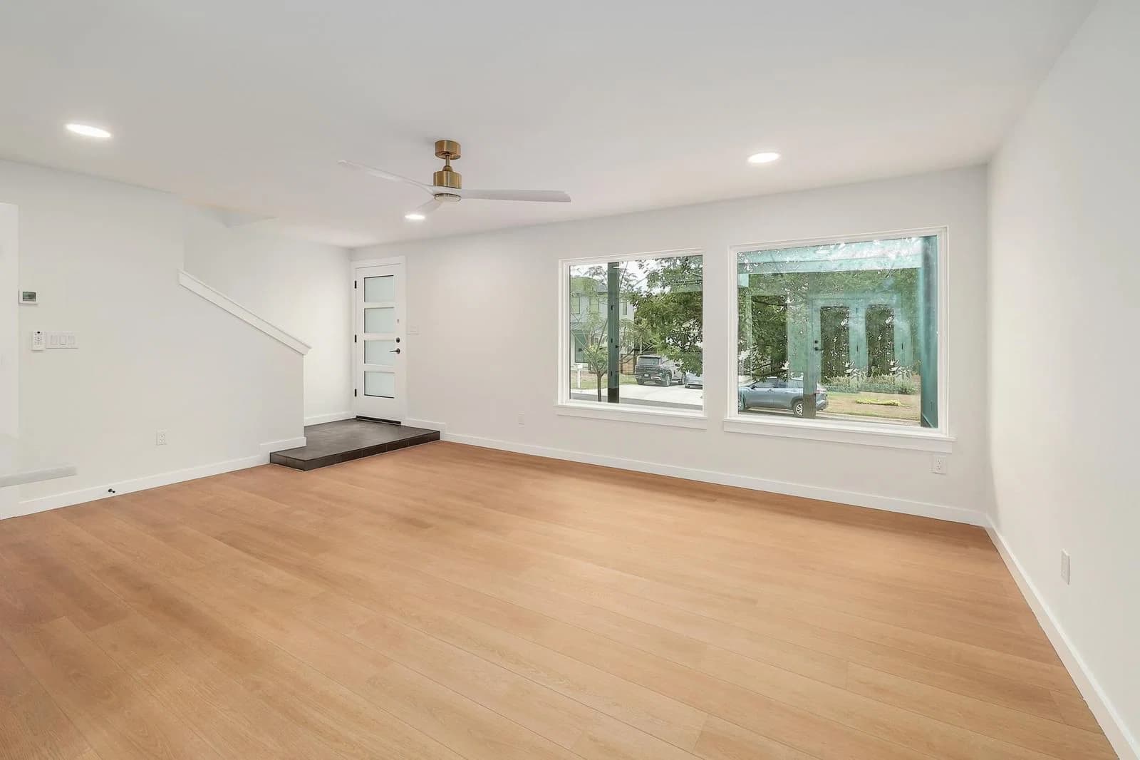 1413  Valleyridge Dr - Photo 3