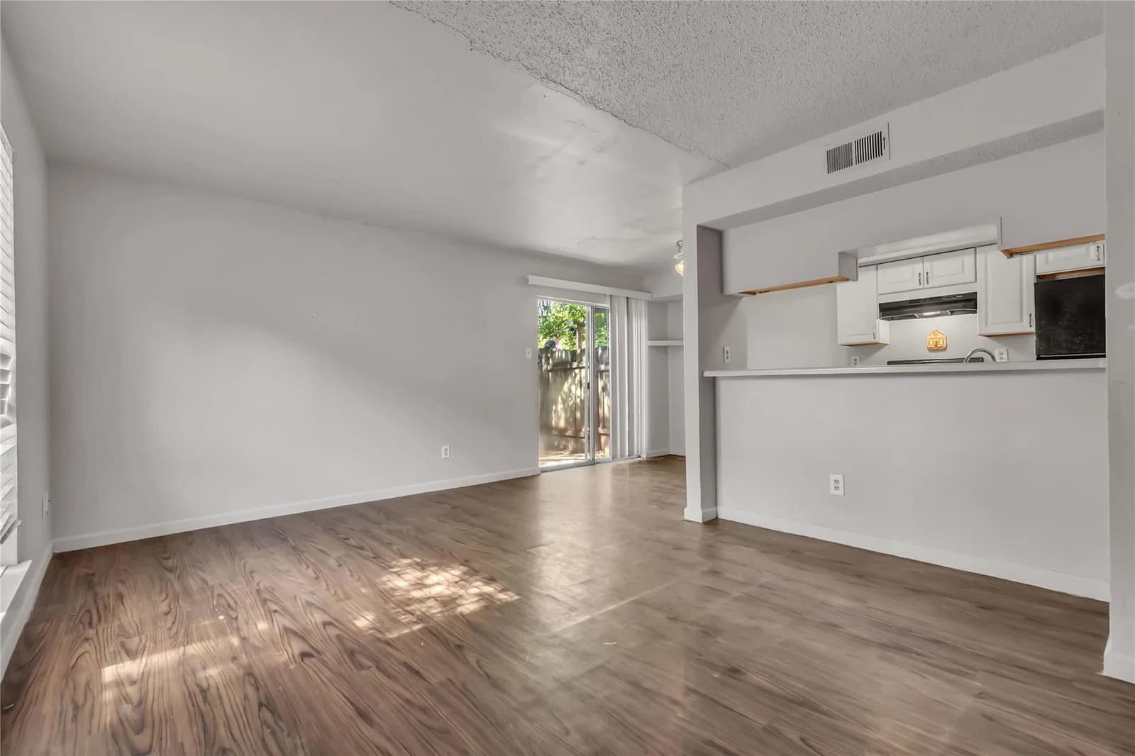 5707  Cougar Dr - Photo 3