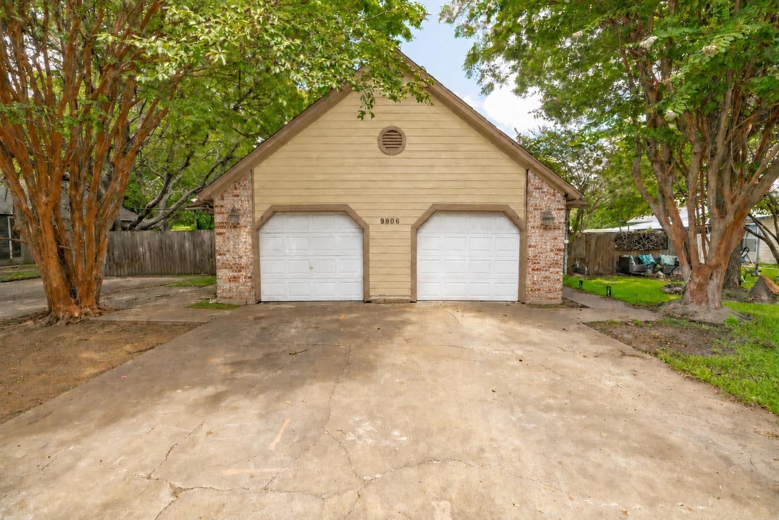 9906  Parliament House Rd - Photo 2