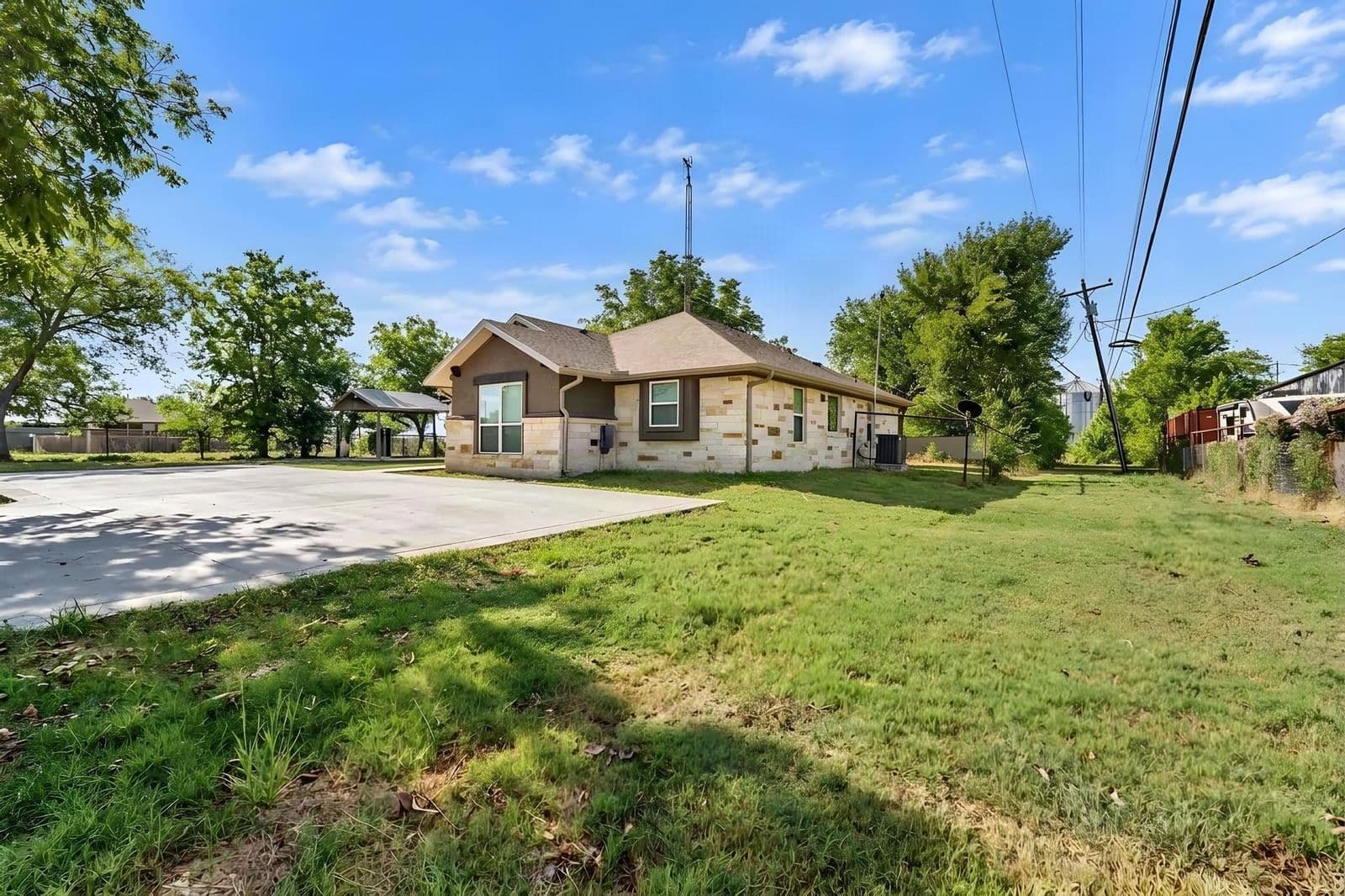 343 E Jackson St - Photo 3