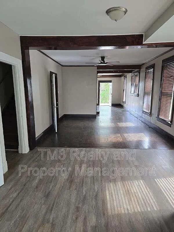 300-302  Miami St - Photo 2