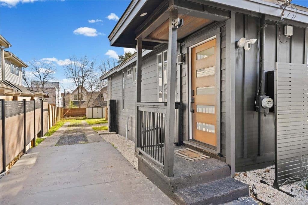 4309  Hank Ave - Photo 3