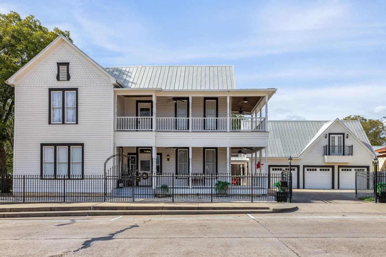 326 W Colorado St - Photo