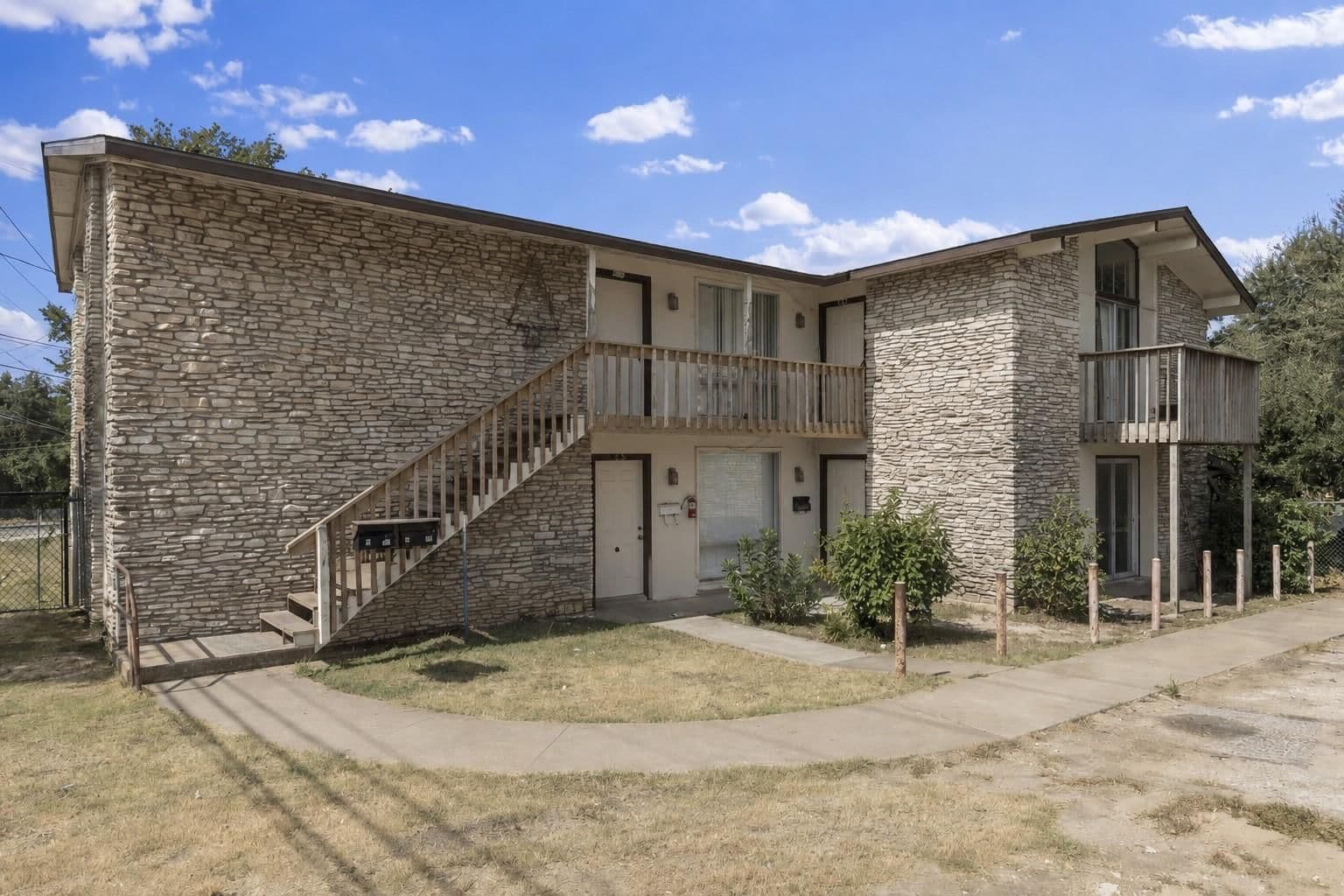 2507  Manor Cir - Photo