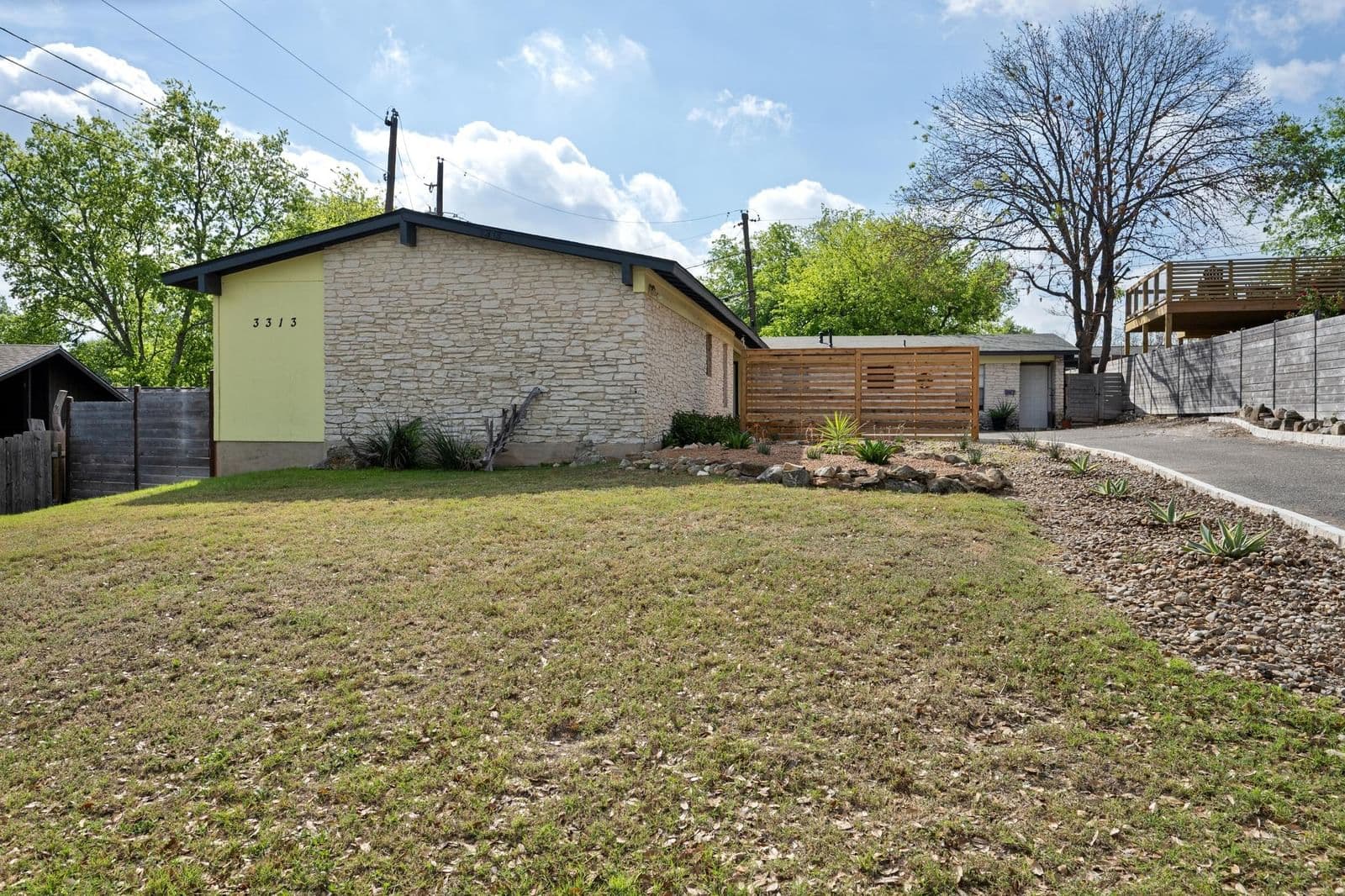 3313 S Oak Dr - Photo 2
