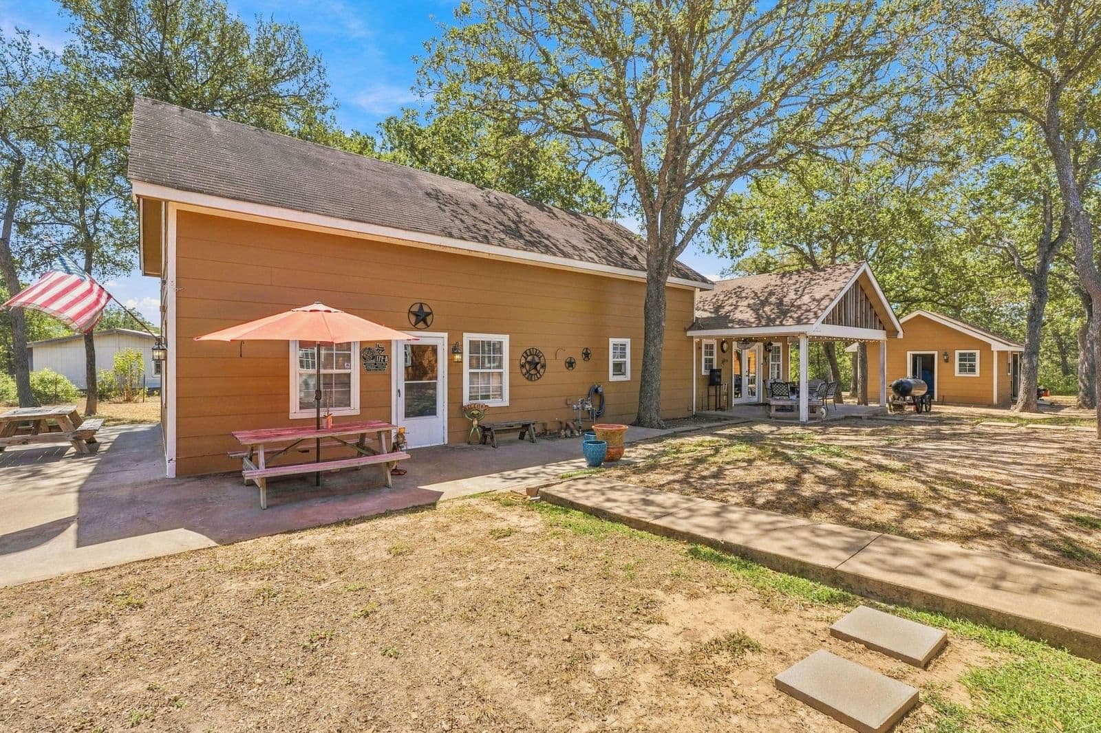 172  Heritage Oaks Dr - Photo 2