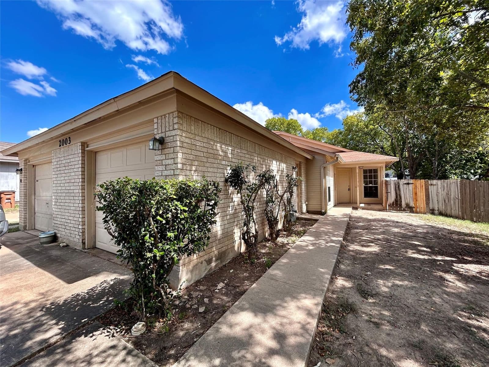 2003  Leeann Dr - Photo