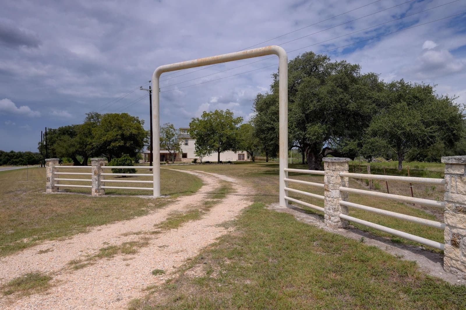 2410  FM 1680 - Photo 2