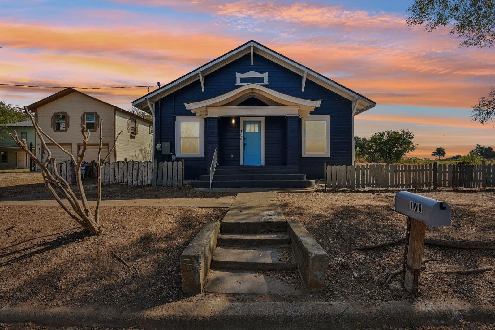 106 N Pear St - Photo