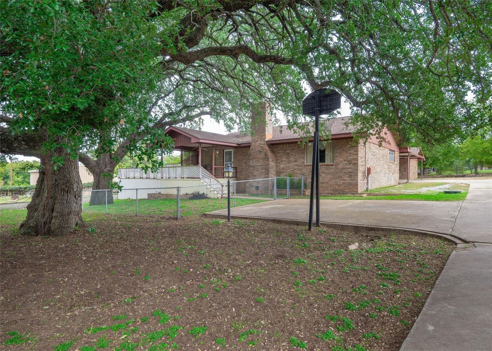 4317  River Oaks Dr - Photo
