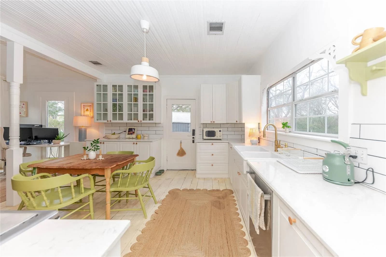 306  5th Ave - Photo 3