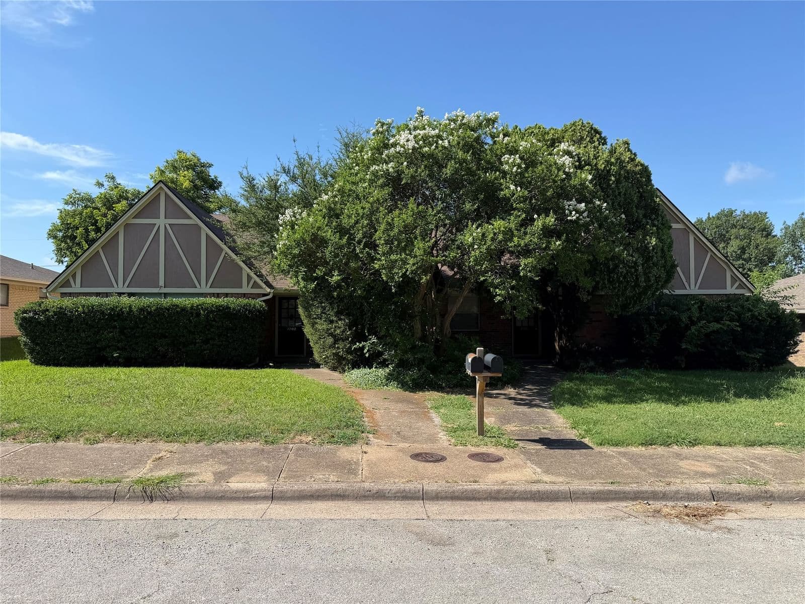 7706 Dentcrest Drive - Photo