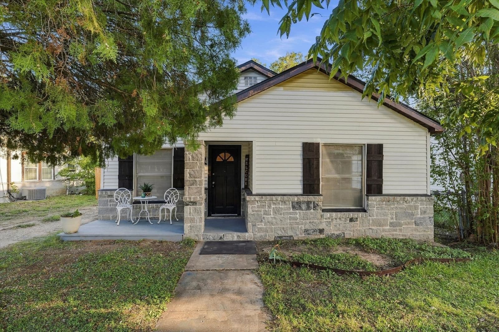 2108 Lyle Avenue - Photo