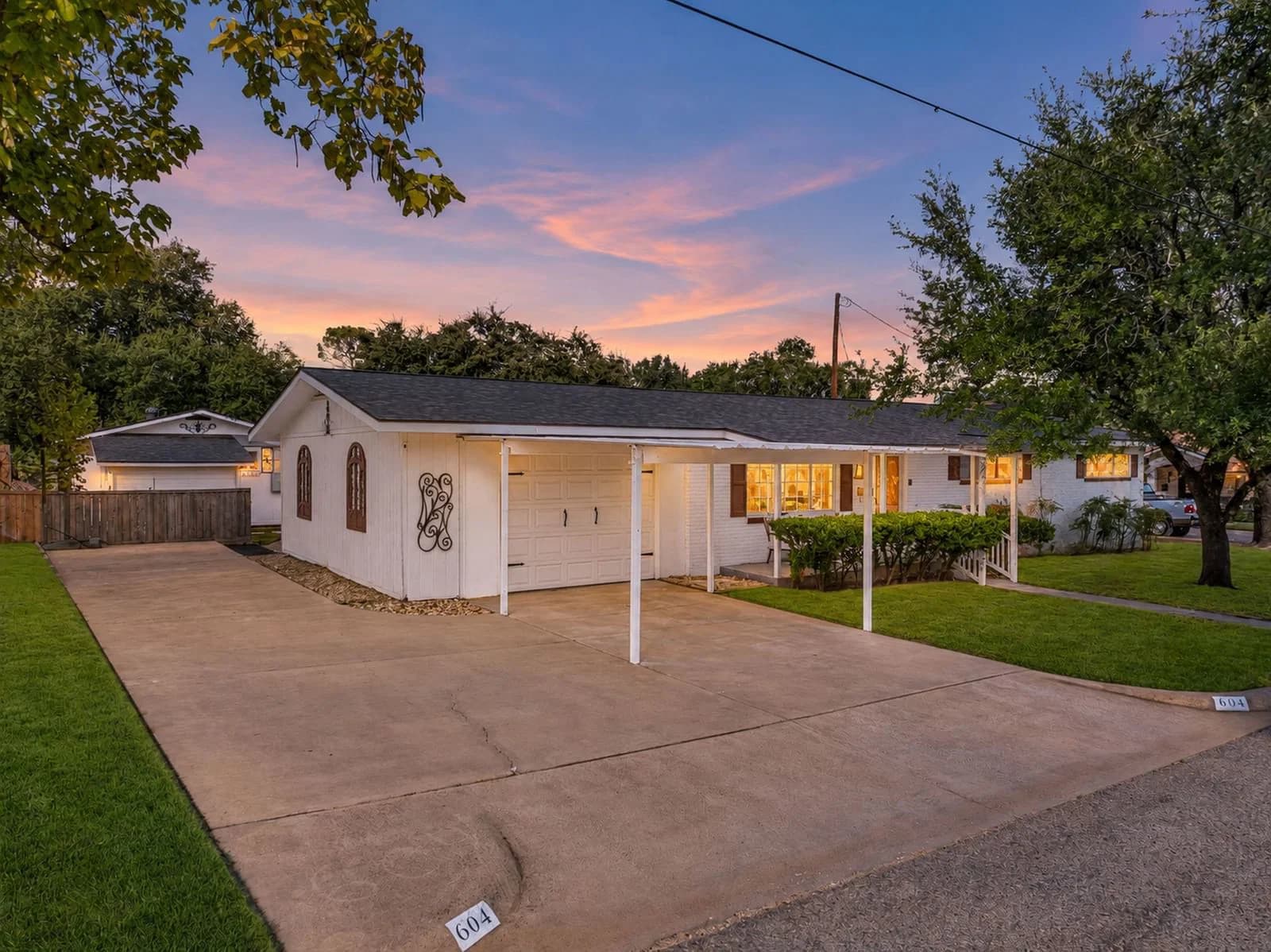604 Crestview Drive - Photo