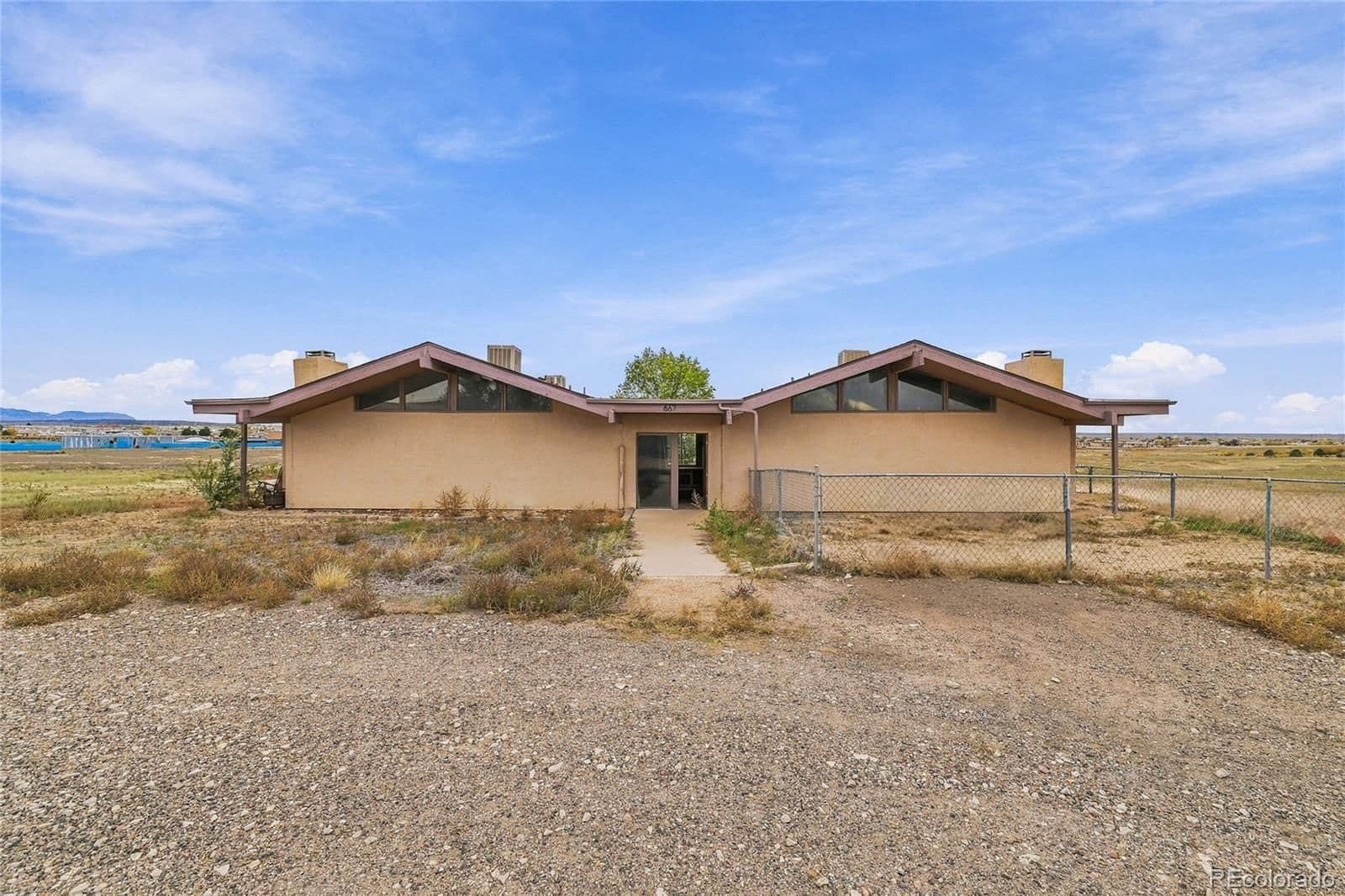 667 Clarion Drive - Photo
