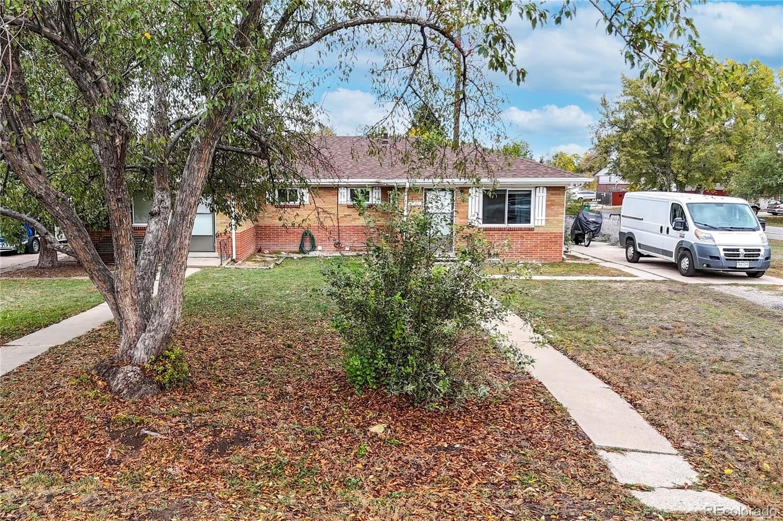 1700-02 Iris Street - Photo